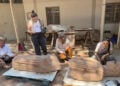 Το μνημειακό μαρμάρινο άγαλμα νεαρού άνδρα, ύψους 2,2 μέτρων, που αποκαλύφθηκε στις αρχαίες Σάρδεις και χρονολογείται στο 470-450 π.Χ. (φωτ.: Υπουργείο Πολιτισμού και Τουρισμού της Τουρκίας)