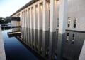 Το νέο κτήριο της πρεσβείας της Αργεντινής στην Μπραζίλια, κατά τα εγκαίνιά του στις 29 Ιουλίου 2011, παρουσία της τότε προέδρου της Αργεντινής Κριστίνα Φερνάντες, της τότε προέδρου της Βραζιλίας Ντίλμα Ρούσεφ και του πρώην προέδρου Λουίς Ινάσιου Λούλα ντα Σίλβα (φωτ.: EPA/Fernando Bizerra Jr)