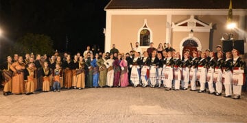 Αναμνηστική φωτογραφία μετά το τέλος της εκδήλωσης στα Φωκάτα. Σάββατο 29 Αυγούστου 2026 (φωτ.: Δήμος Αργοστολίου)