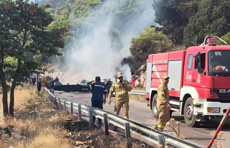 Το ένα από τα δύο Bell που κατέπεσε
στην περιοχή της Ψάθας. Κυριακή 2 Αυγούστου 2026 (πηγή: ΑΠΕ-ΜΠΕ)