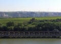 Ο πυρηνικός σταθμός της Τσερναβόντα στη Ρουμανία, στις 5 Αυγούστου 2026. Οι δύο αντιδραστήρες του χρησιμοποιούν νερό από τον Δούναβη για την ψύξη τους (φωτ.: EPA / Robert Ghement)
