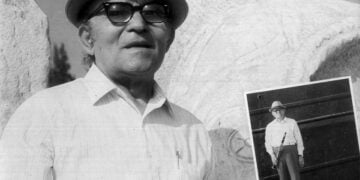 Ο Τάσος Χαλκιάς στο εξώφυλλο του δίσκου  «Ο Τάσος Χαλκιάς και το κλαρίνο του», που κυκλοφόρησε το 1984 (πηγή: Μουσική βιβλιοθήκη «Λίλιαν Βουδούρη»)