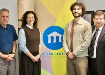 Από αριστερά: ο καθηγητής Αναστάσιος Τάμης, η Μαρία Μπακαλίδου, ο Μιλτιάδης Παικόπουλος και ο δρ Νικ Ντάλας, με κοινό στόχο τη συνέχιση και ενίσχυση της διδασκαλίας των Κλασικών Ελληνικών στη Βικτώρια (φωτ.: The Greek Herald)