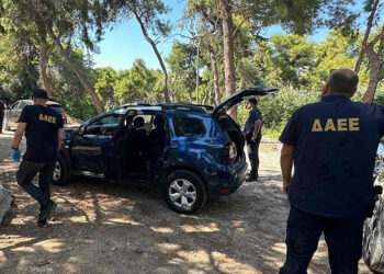 Μέλη κλιμακίου της Διεύθυνσης Αντιμετώπισης Εγκλημάτων Εμπρησμού (φωτ.: Πυροσβεστικό Σώμα)