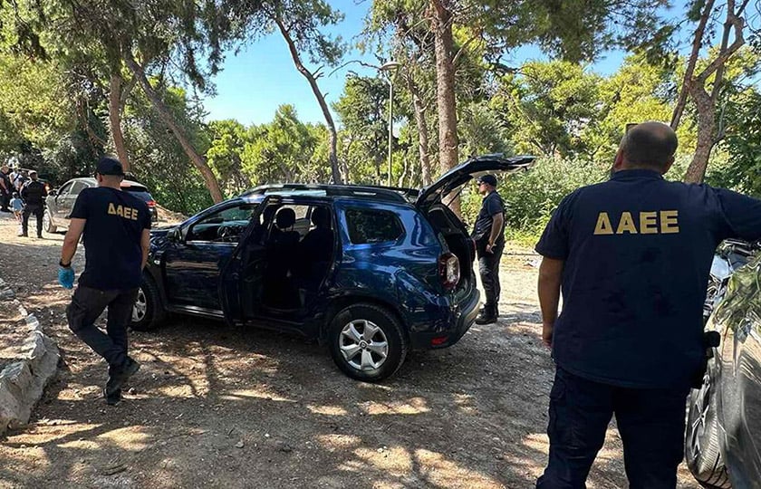 Μέλη κλιμακίου της Διεύθυνσης Αντιμετώπισης Εγκλημάτων Εμπρησμού (φωτ.: Πυροσβεστικό Σώμα)