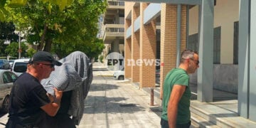 Ο 55χρονος που είχε τον πατέρα του στον καταψύκτη, οδηγείται στα δικαστήρια Σπάρτης. Τετάρτη 5 Αυγούστου 2026 (πηγή: ΕΡΤ)