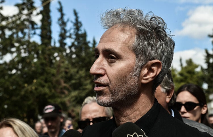 Ο Δημήτρης Κόκοτας στην κηδεία του πατέρα του, στο Δημοτικό Κοιμητήριο Ζωγράφου. Τετάρτη 5 Οκτωβρίου 2022
(φωτ.: EUROKINISSI / Τατιάνα Μπόλαρη)