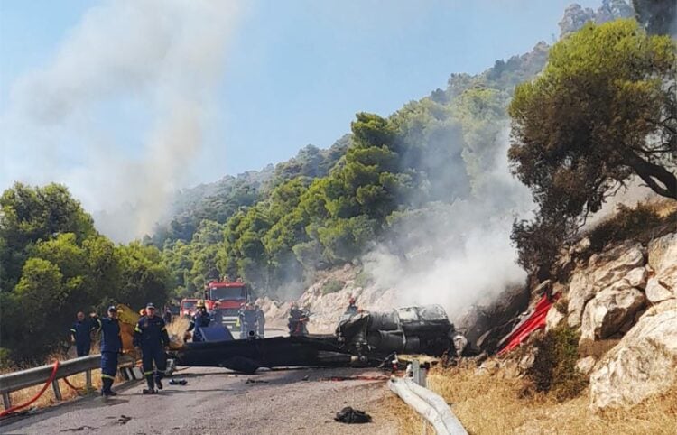 Το ένα από τα δύο Bell που κατέπεσε 
στην περιοχή της Ψάθας. Κυριακή 2 Αυγούστου 2026 (πηγή: ΑΠΕ-ΜΠΕ)