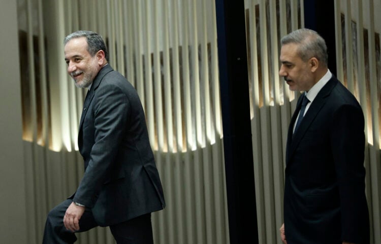 Από παλαιότερη συνάντηση των δύο ΥΠΕΞ (φωτ.: EPA / Erdem Sahin)