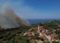 Φωτιά καίει στην ευρύτερη περιοχή του Μαυράτων και Χιονάτων στη νότια Κεφαλονιά. Κυριακή 2 Αυγούστου 2026 (φωτ.: ΑΠΕ-ΜΠΕ /Νικηφόρος Σταμένης)