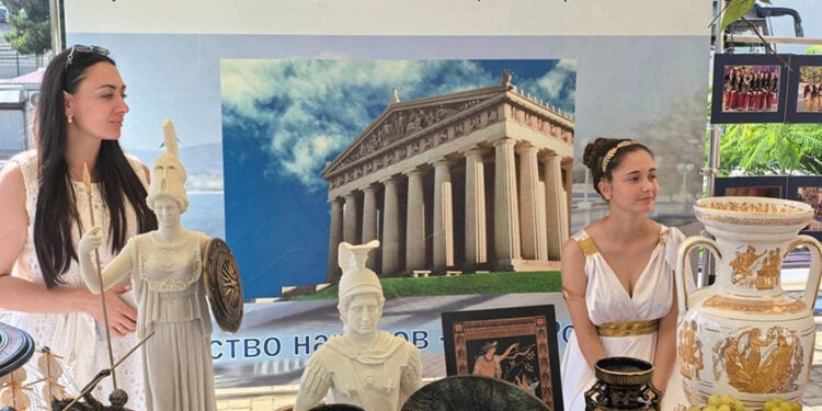 Το περίπτερο της ελληνικής κοινότητας του Γκελεντζίκ (φωτ.: rusgreek.ru)