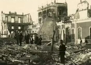 Από το εξώφυλλο του νέου βιβλίου του Τούρκου ακαδημαϊκού Τανέρ Ακτσάμ με τίτλο «Empire of Violence: A New History of the Armenian Genocide»