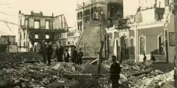 Από το εξώφυλλο του νέου βιβλίου του Τούρκου ακαδημαϊκού Τανέρ Ακτσάμ με τίτλο «Empire of Violence: A New History of the Armenian Genocide»