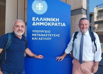 Ο Γιάννης-Βασίλης Γιαϊλαλί με τον δικηγόρο του Γιώργο Τσαούση. Δευτέρα 3 Αυγούστου 2026 (φωτ.: Facebook / George Tsaousis)