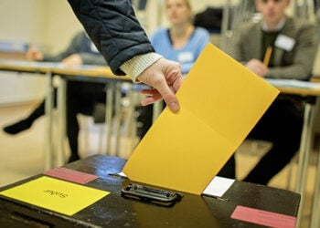Ψηφοφορία σε εκλογικό τμήμα της Ισλανδίας (φωτ.: Ísland.is / Landskjörstjórn)