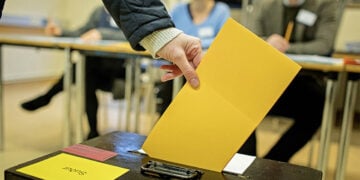 Ψηφοφορία σε εκλογικό τμήμα της Ισλανδίας (φωτ.: Ísland.is / Landskjörstjórn)