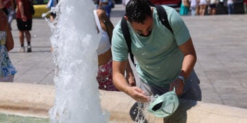Ζέστη και υψηλές θερμοκρασίες στην Αθήνα. Δευτέρα 24 Αυγούστου 2026 (φωτ.: EUROKINISSI / Γιάννης Παναγόπουλος)