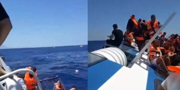 Επιβαίνοντες με σωσίβια, κατά τη διάρκεια της επιχείρησης διάσωσης ανοιχτά της κατεχόμενης Κερύνειας (φωτ.: Takvim / στιγμιότυπο από βίντεο)