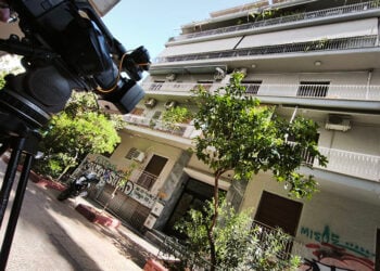 Η πολυκατοικία στην Κυψέλη όπου εντοπίστηκε το μακάβριο εύρημα (φωτ.: EUROKINISSI / Γιάννης Παναγόπουλος)