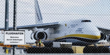 Ουκρανικό μεταγωγικό αεροσκάφος Antonov στο αεροδρόμιο Λειψίας/Χάλε, στη Γερμανία, στις 6 Αυγούστου 2026 (φωτ.: EPA / Filip Singer)