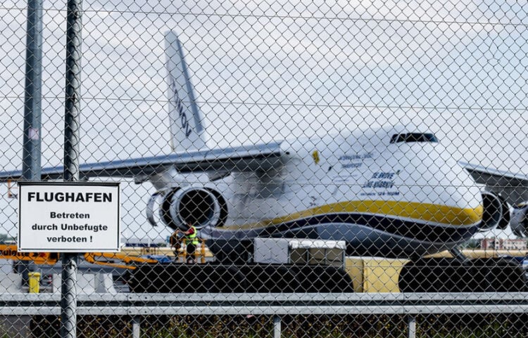 Ουκρανικό μεταγωγικό αεροσκάφος Antonov στο αεροδρόμιο Λειψίας/Χάλε, στη Γερμανία, στις 6 Αυγούστου 2026 (φωτ.: EPA / Filip Singer)