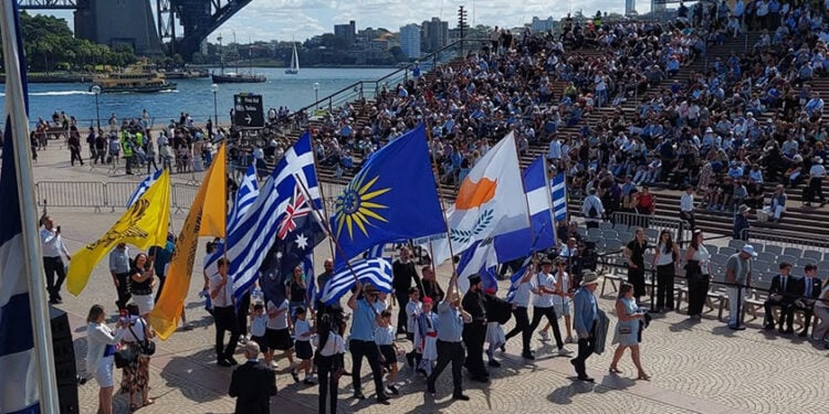 Το προαύλιο της Λυρικής Σκηνής του Σίδνεϊ ήταν και το 2026 το σημείο κορύφωσης των εκδηλώσεων της ομογένειας για την επέτειο της εθνικής παλιγγενεσίας (φωτ.: SBS Greek)