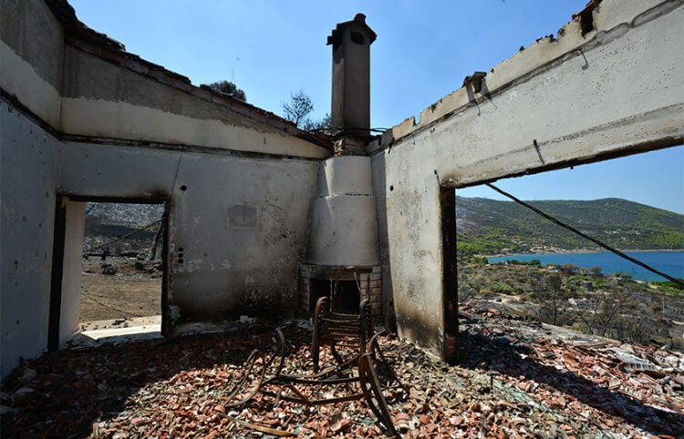 Σπίτι στο Πόρτο Γερμενό, μετά το πέρασμα της φωτιάς. Τρίτη 4 Αυγούστου 2026 (φωτ.: EUROKINISSI / Τατιάνα Μπόλαρη)