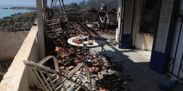 Σαλαμίνα: Καμένο σπίτι από τη φωτιά της 16ης Αυγούστου (φωτ.: EUROKINISSI / Δανάη Δαυλοπούλου)