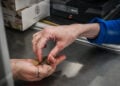 Στιγμιότυπo από σούπερμαρκετ στην περιοχή του Κολωνού (φωτ.: EUROKINISSI / Τατιάνα Μπόλαρη)