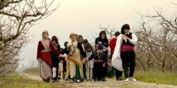 Στιγμιότυπο από την ταινία «Πατρίδα μου εδώ κι εκεί»