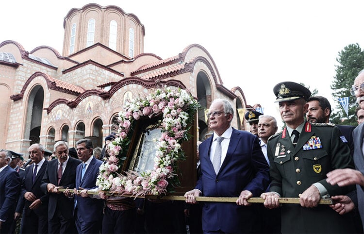 Δεκαπενταύγουστος στη Παναγίας Σουμελά, στην Καστανιά Ημαθίας (φωτ.: Γραφείο Τύπου Προεδρίας της Δημοκρατίας / Θοδωρής Μανωλόπουλος)
