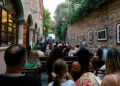 «Θεοτόκεια» 2025 στην αυλή της Κουμαριώτισσας του Νεοχωρίου, στην Κωνσταντινούπολη (φωτ.: Facebook / ΝΕΟΧΩΡΙ ΒΟΣΠΟΡΟΥ - YENIKOY BOGAZICI)