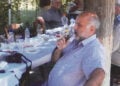 Ο Παύλος Τσακιρίδης σε εορταστικό τραπέζι, 24 Αυγούστου 2015 (φωτ.: Δημήτρης Δάπης)
