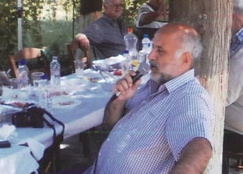 Ο Παύλος Τσακιρίδης σε εορταστικό τραπέζι, 24 Αυγούστου 2015 (φωτ.: Δημήτρης Δάπης)