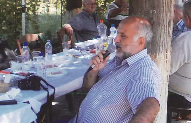 Ο Παύλος Τσακιρίδης σε εορταστικό τραπέζι, 24 Αυγούστου 2015 (φωτ.: Δημήτρης Δάπης)