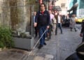 Άτομο από την αναπηρική κοινότητα της Αθήνας σε μία διαδρομή από το Δημαρχιακό Μέγαρο Αθηνών προς την πλατεία Αγ. Ειρήνης, Τετάρτη 26 Μαρτίου 2025 (φωτ.: EUROKINISSI / Γιάννης Παναγόπουλος)