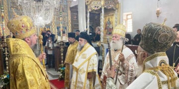 Ο Οικουμενικός Πατριάρχης Βαρθολομαίος και ο Πατριάρχης Αλεξανδρείας Θεόδωρος στο πατριαρχικό συλλείτουργο που τελέστηκε στην Ίμβρο, τον Αύγουστο του 2021, για τα 60 χρόνια από τη χειροτονία του Οικουμενικού Πατριάρχη σε διάκονο (φωτ. αρχείου: Ελληνική Κοινότητα Καΐρου)