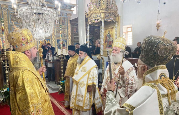 Ο Οικουμενικός Πατριάρχης Βαρθολομαίος και ο Πατριάρχης Αλεξανδρείας Θεόδωρος στο πατριαρχικό συλλείτουργο που τελέστηκε στην Ίμβρο, τον Αύγουστο του 2021, για τα 60 χρόνια από τη χειροτονία του Οικουμενικού Πατριάρχη σε διάκονο (φωτ. αρχείου: Ελληνική Κοινότητα Καΐρου)