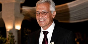 Ο Αθανάσιος «Σάκης» Ζαντίδης, ο Πόντιος εκπαιδευτικός, μεταφραστής και άνθρωπος του πολιτισμού που συνέδεσε τη ζωή του με την ελληνόγλωσση παιδεία στη Μελβούρνη (πηγή: Νέος Κόσμος)