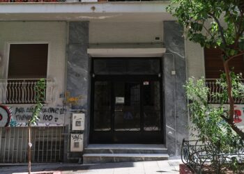 Στο διαμέρισμα αυτής της πολυκατοικίας στην Κυψέλη αποκαλύφθηκε αυτή η φριχτή ιστορία (φωτ.: ΓΙΑΝΝΗΣ ΠΑΝΑΓΟΠΟΥΛΟΣ / EUROKINISSI)