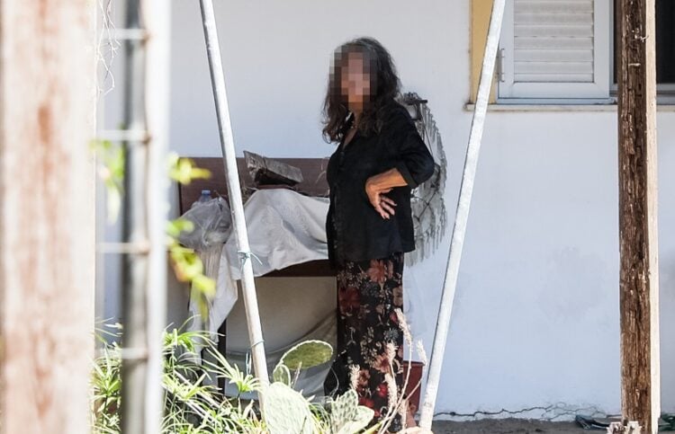 Εντοπίστηκε η σορός της ηλικιωμένης στο υπόγειο του σπιτιού στον Μαραθώνα. Παρασκευή 4 Σεπτεμβρίου 2026 (φωτ.: ΔΑΝΑΗ ΔΑΥΛΟΠΟΥΛΟΥ / EUROKINISSI)