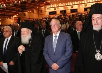 Ο  Αρχιεπίσκοπος Ιερώνυμος, ο Π.τ.Δ. Κωνσταντίνος Τασούλας και ο  Μητροπολίτης Γέρων Χαλκηδόνος Εμμανουήλ, εκπρόσωπος του Οικουμενικού Πατριάρχου παρευρέθησαν σε εκδήλωση στο Μέγαρο Μουσικής που διοργανώθηκε από τη Μονή Ξενοφώντος του Αγίου Όρους με αφορμή τη συμπλήρωση 50 ετών από την εγκαταβίωση της Αδελφότητας, από τα Μετέωρα στο Άγιον Όρος, 
και την ενθρόνιση του Πανοσιολογιωτάτου Αρχιμανδρίτου Γέροντος Αλεξίου ως Καθηγουμένου, τον Οκτώβριο του 1976  (φωτ.: ΧΡΗΣΤΟΣ ΜΠΟΝΗΣ/ΑΡΧΙΕΠΙΣΚΟΠΗ ΑΘΗΝΩΝ)