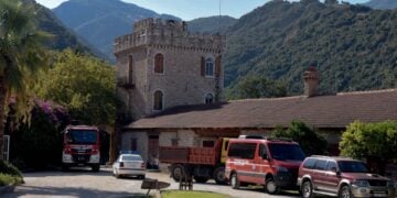 Εικόνα από το ιστορικό οινοποιείο της Πάτρας, Achaia Clauss. Η ζημιά που προκάλεσε η φωτιά είναι ανυπολόγιστη (φωτ.: Ανδρέας Αλεξόπουλος/ EUROKINISSI)
