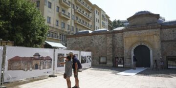 Το Τέμενος Χαμζά Μπέη, το Αλκαζάρ όπως είναι γνωστό στους Θεσσαλονικείς, παραδόθηκε στο κοινό μετά την ολοκλήρωση των εργασιών συντήρησης και αποκατάστασης του μνημείου (φωτ.: ΑΠΕ-ΜΠΕ/ΑΧΙΛΛΕΑΣ ΧΗΡΑΣ)