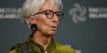 Η πρόεδρος της Ευρωπαϊκής Κεντρικής Τράπεζας Κριστίν Λαγκάρντ, σήμερα, στο Άτυπο Συμβούλιο των υπουργών Οικονομικών στο Δουβλίνο της Ιρλανδίας (φωτ.: EPA/BRYAN MEADE)