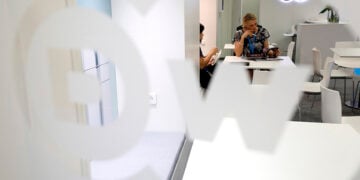 Σύσκεψη στα γραφεία της Deutsche Welle (φωτ.:
EPA / Sebastien Nogier)