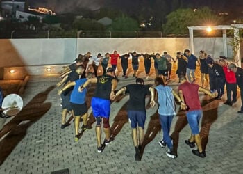 Πρόβα στη μαγική αυλή της ΕΛΑ (φωτ. αρχείου: facebook / Εύξεινος Λέσχη Αθηνών)