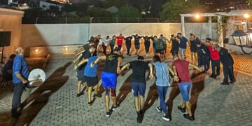 Πρόβα στη μαγική αυλή της ΕΛΑ (φωτ. αρχείου: facebook / Εύξεινος Λέσχη Αθηνών)
