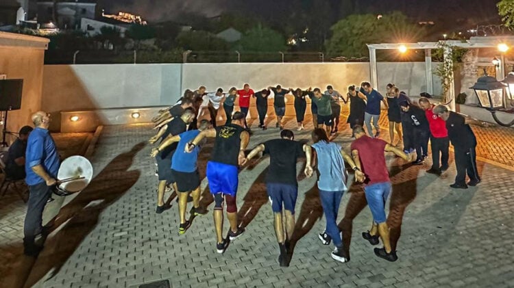 Πρόβα στη μαγική αυλή της ΕΛΑ (φωτ. αρχείου: facebook / Εύξεινος Λέσχη Αθηνών)