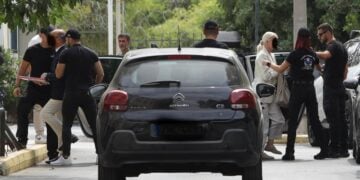 Στα δικαστήρια της Ευελπίδων οι δύο γιατροί που κατηγορούνται για τον θάνατο του Γιώργου Μαζωνάκη (φωτ.: Σωτήρης Δημητρόπουλος/EUROKINISSI)